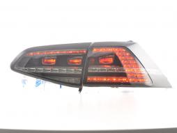 Τα πίσω φώτα LED τοποθετούν το VW Golf 7 από τον καπνό του 2012 